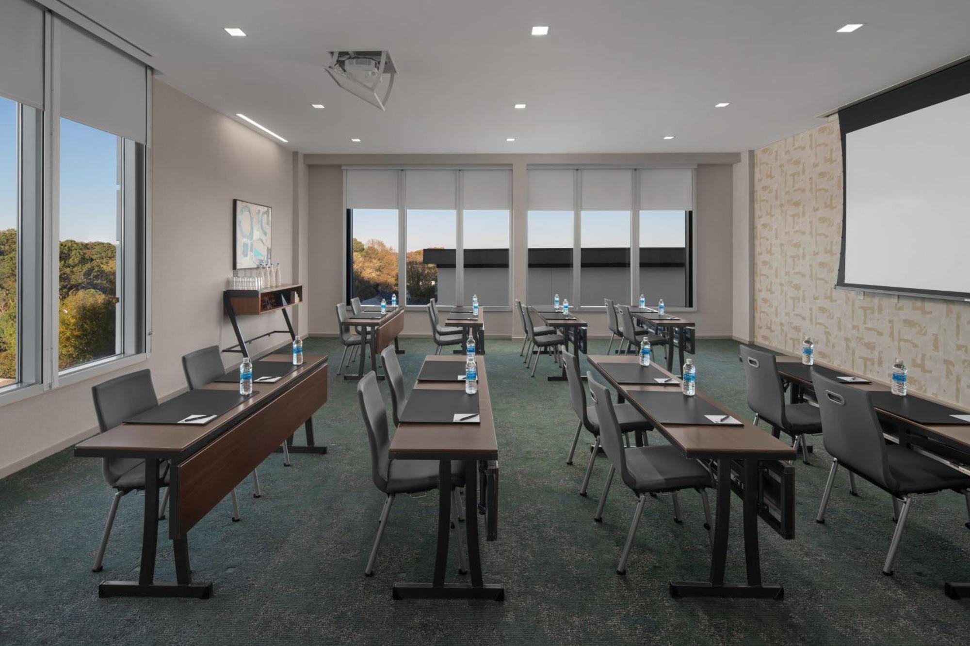 Ac Hotel By Marriott Raleigh North Hills Екстериор снимка